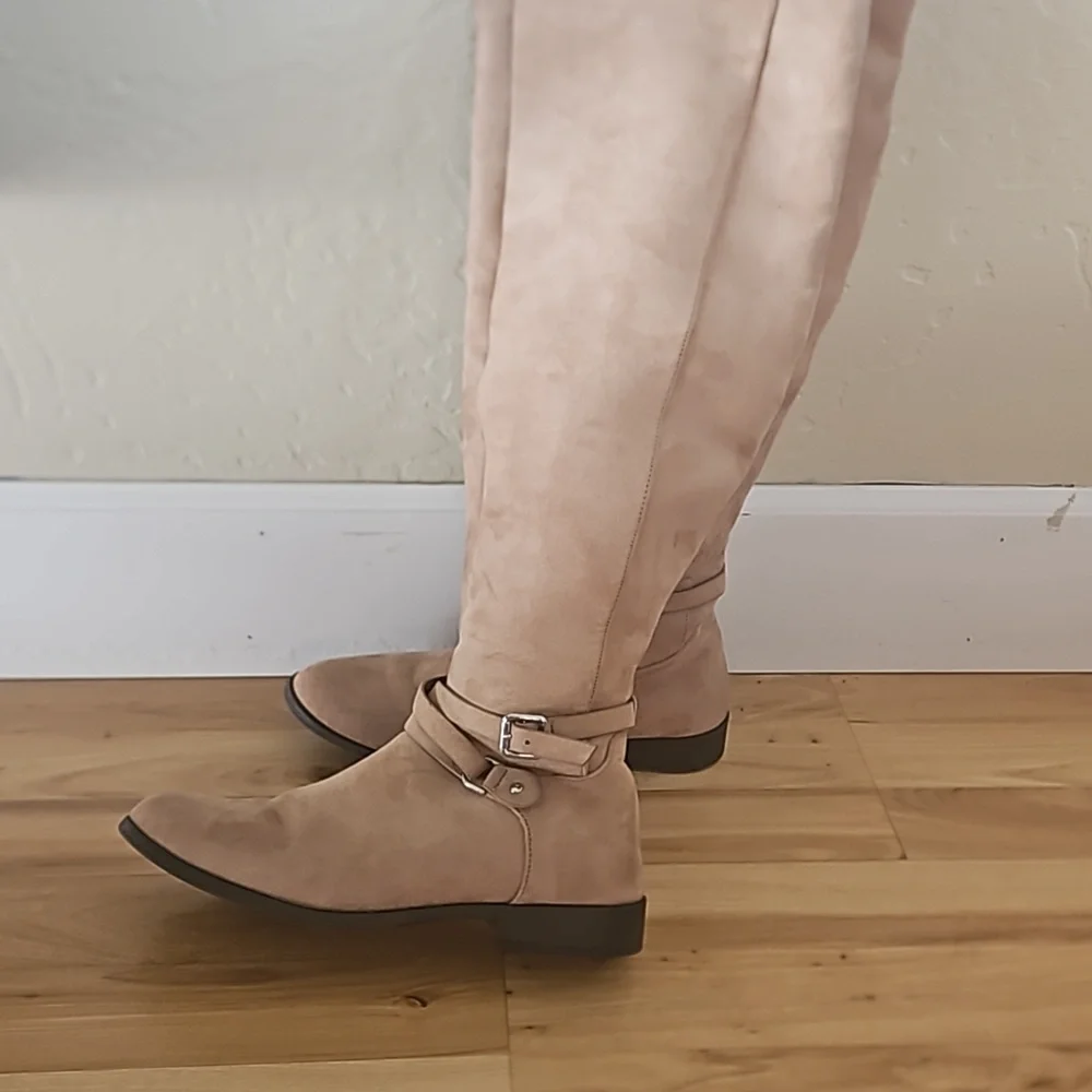 N/A flat beige